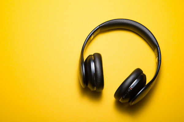 Jabra vs Logitech: Best Business Headsets for Office and Remote Work Compared