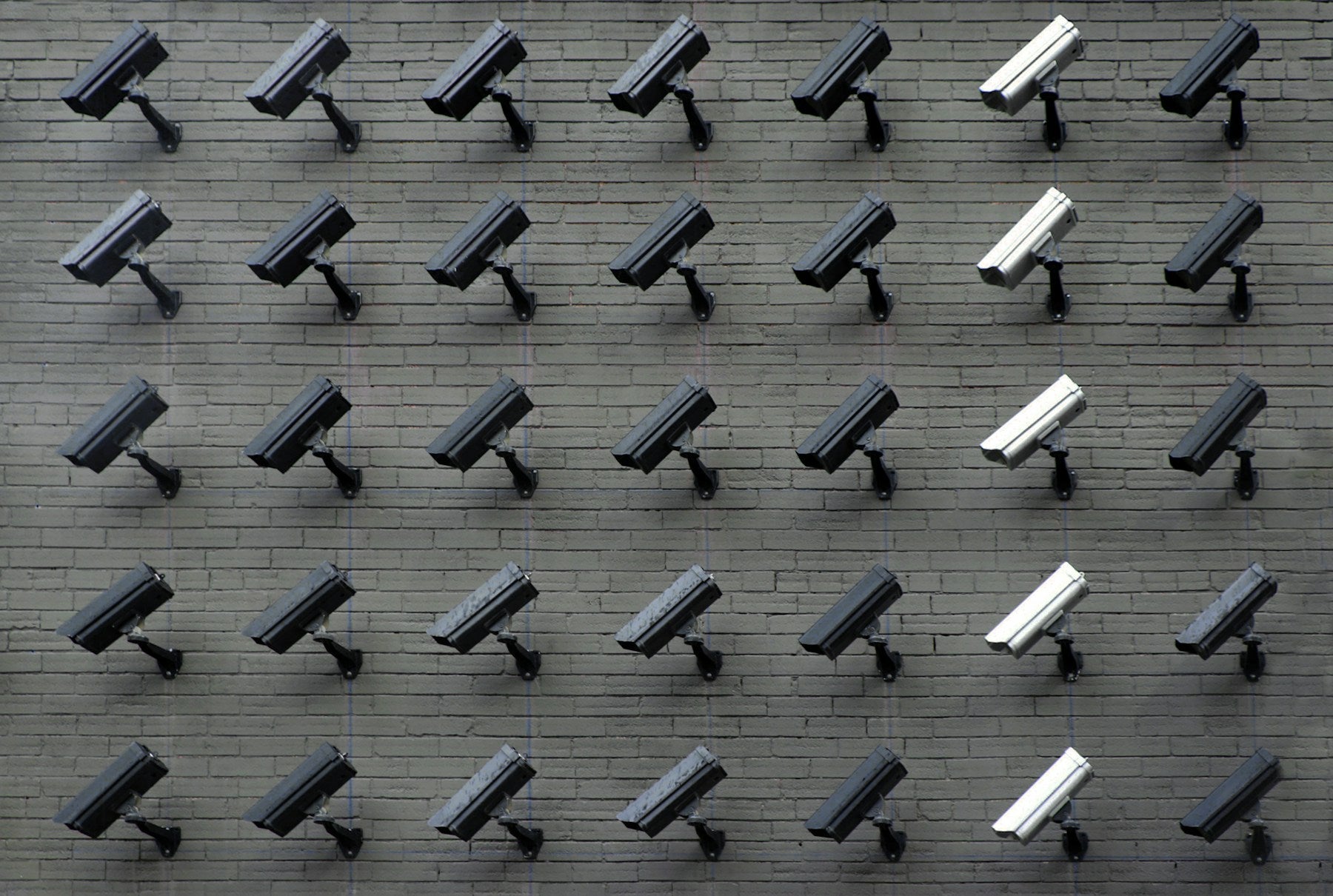 How to Choose the Right IP Security Camera System for Your Business